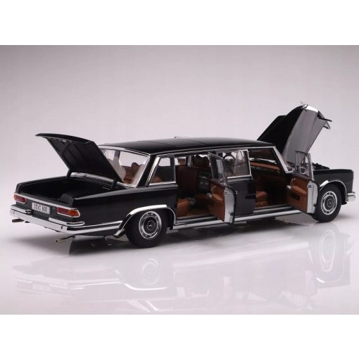 Mercedes Benz 600 LWB Pullman (W100)