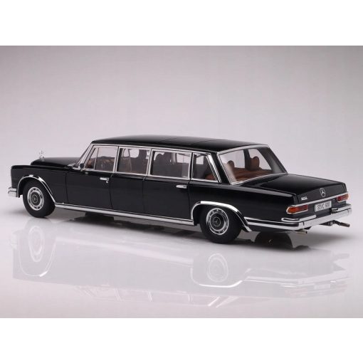 Mercedes Benz 600 LWB Pullman (W100)