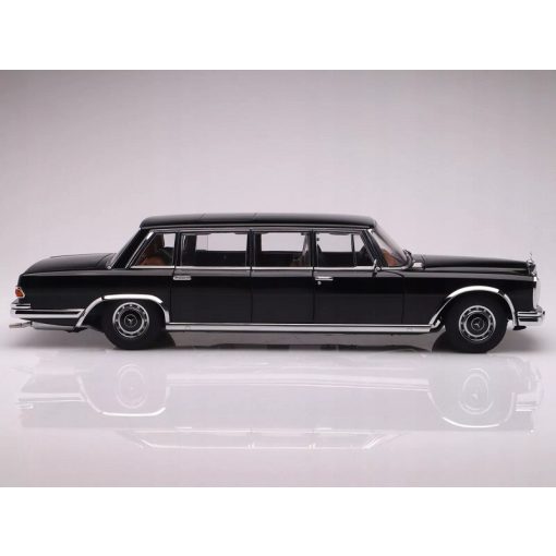 Mercedes Benz 600 LWB Pullman (W100)