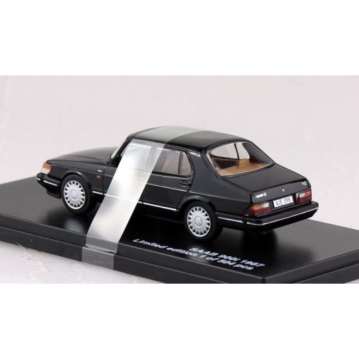 Saab 900i